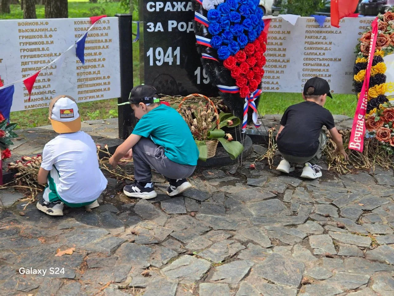 🧹 Память в сердцах и добрых делах: трудовой десант в «Остафьево»