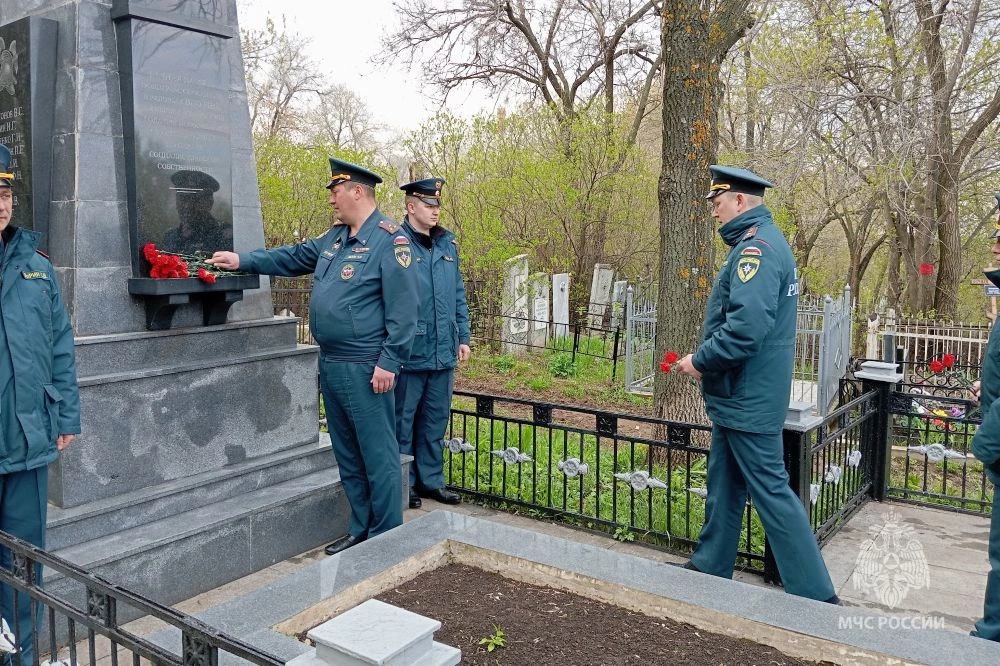 🥀Память о героях, отдавших жизни за общее дело, будет жить вечно!  Тушение пожаров — это их работа, 