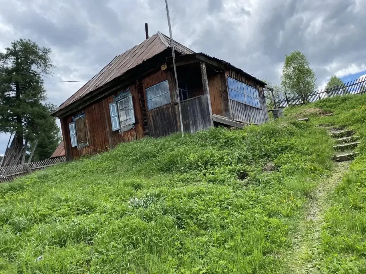 В Спасске продается земельный участок, огорожен не заболочен. На участке виктория, смор...