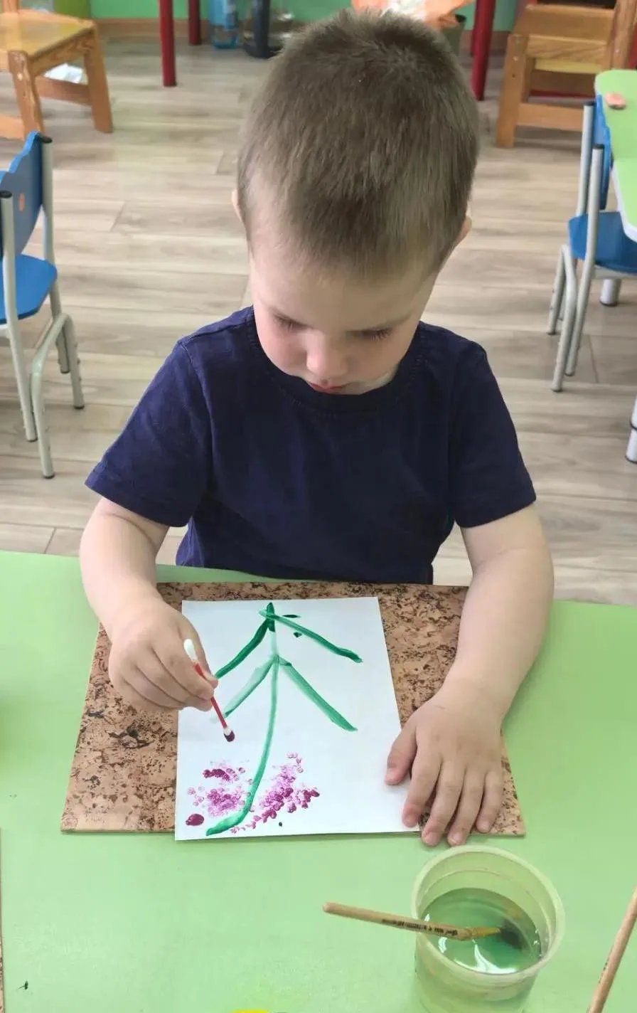 ✨ Волшебство своими руками: малыши из "Рябинки" покоряют искусство! 🎨 На занятии ребят...