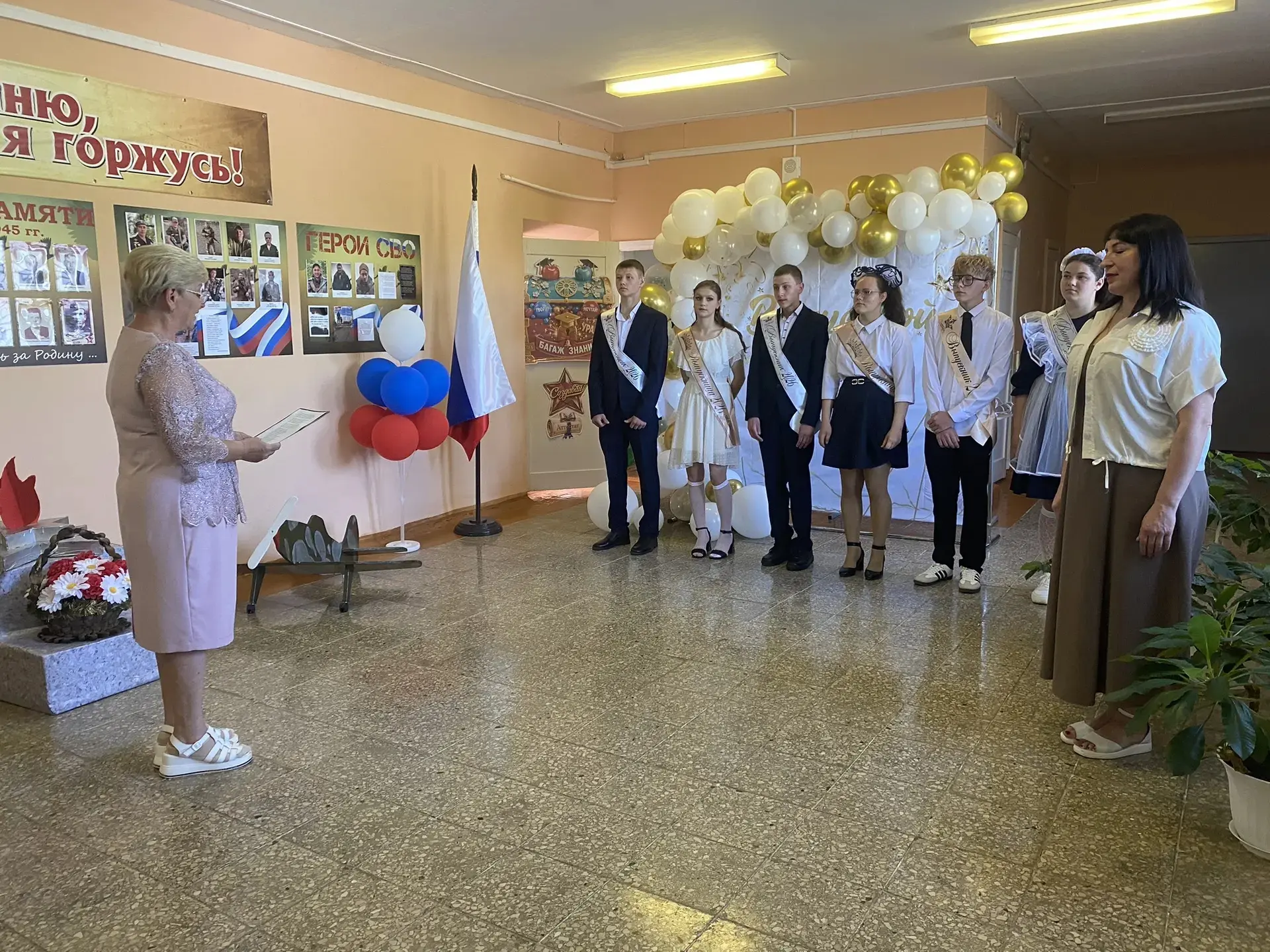 🎓 Последний звонок для 9 класса: волнительный рубеж и новые горизонты!