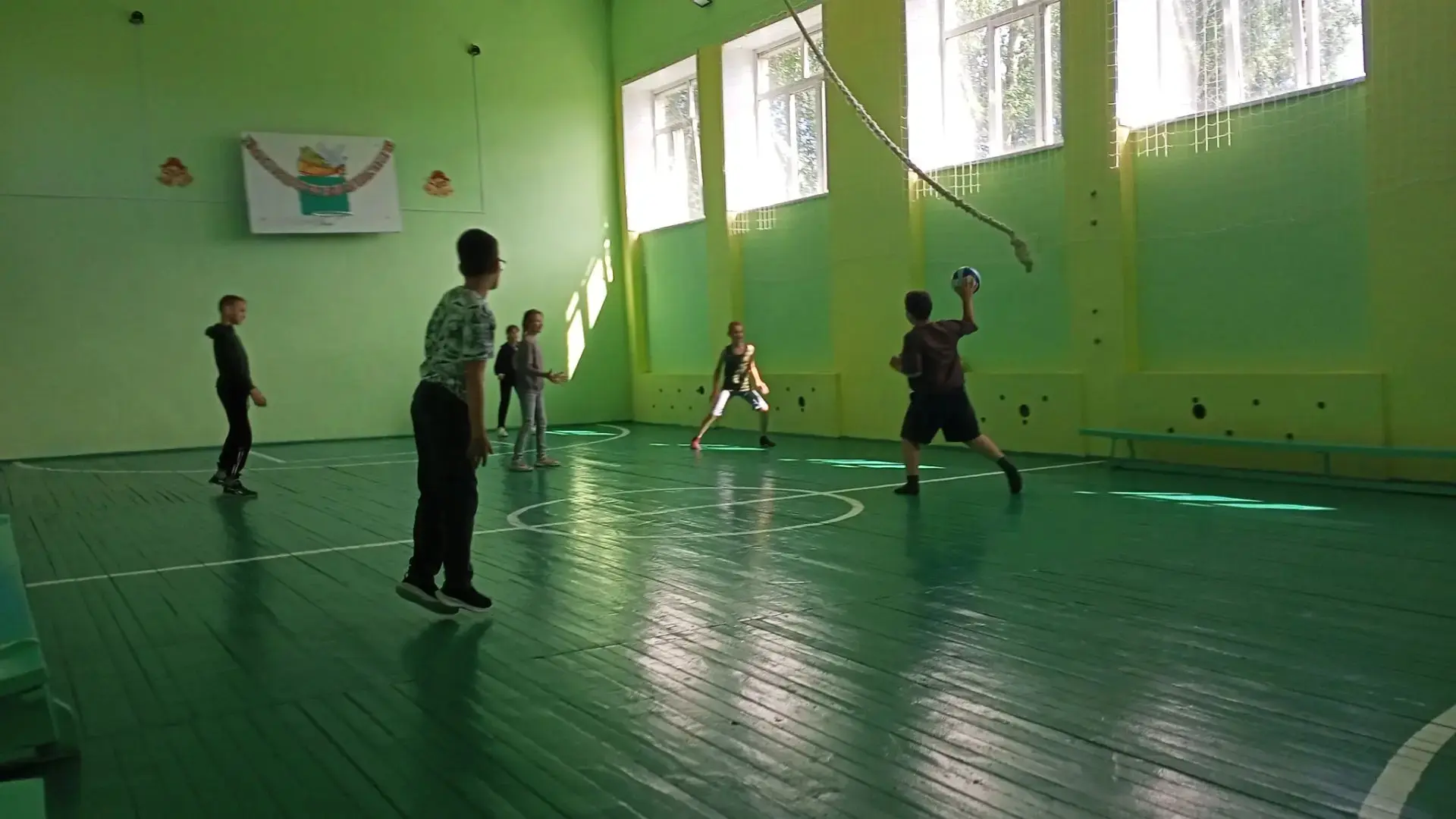 ЛОЛ "Муравейник". День 14-й.
Сегодня был спортивный день. Воспитанники вспоминали правила и технику 