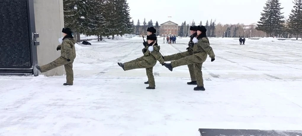 🔁 Репост:  🇷🇺В предпраздничные дни Вахту Памяти несли курсанты караула МАОУ СОШ № 222 Центрального о