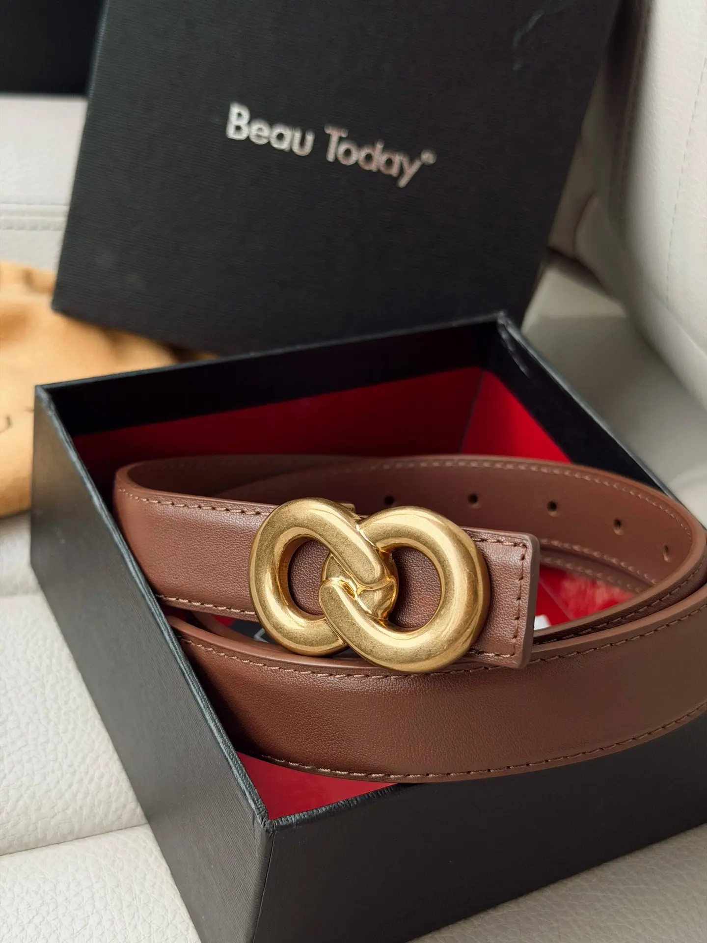 Ремень из натуральной кожи от BeauToday 

Шикарный ремень , девочки , очень порадовал качеством ,и ц