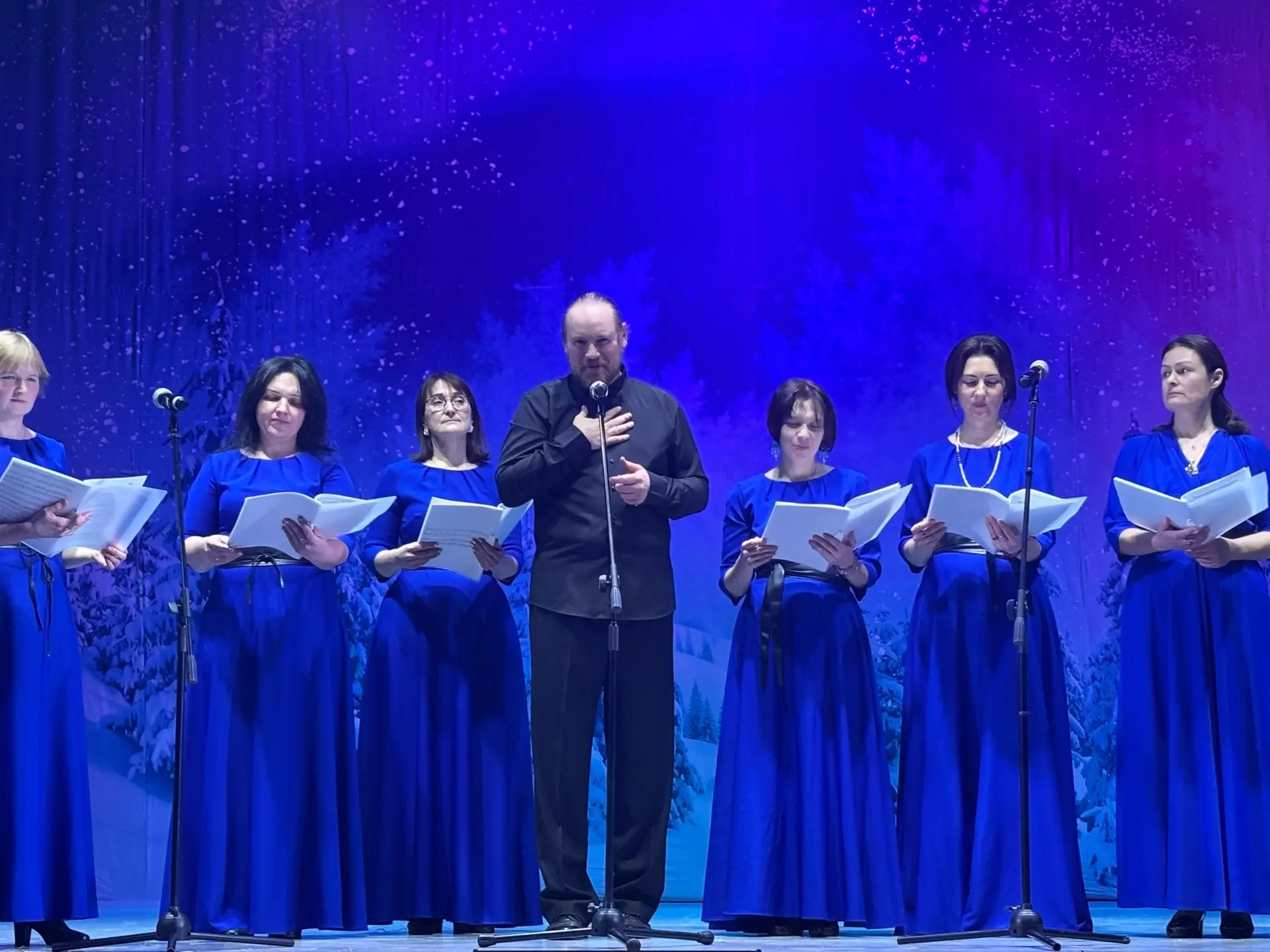 🥳 Сегодня свой день рождения отмечает руководитель церковного хора любителей духовной музыки «Анена