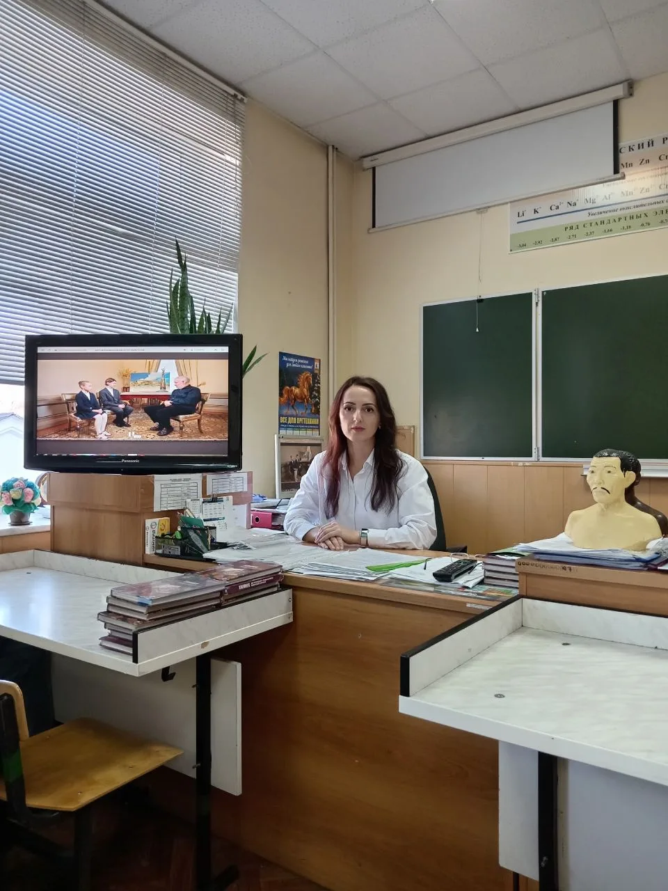 Разговоры о важном 💫  Традиционная еженедельная линейка «Разговоры о важном» прошла в Елецком техник
