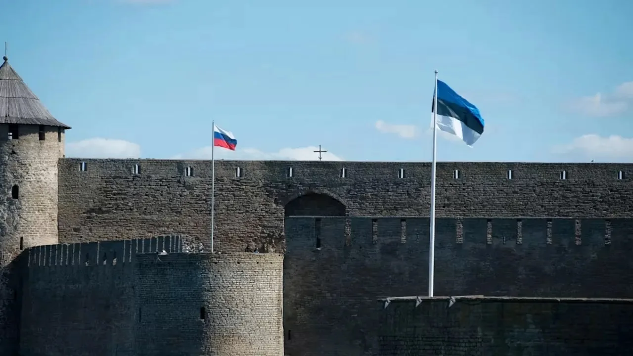 А прибалтам всё неймётся... Как пишет Financial Times, Эстония перебрасывает некие «эли...