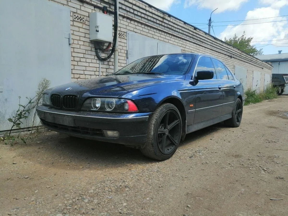 Продается е39 2000г.