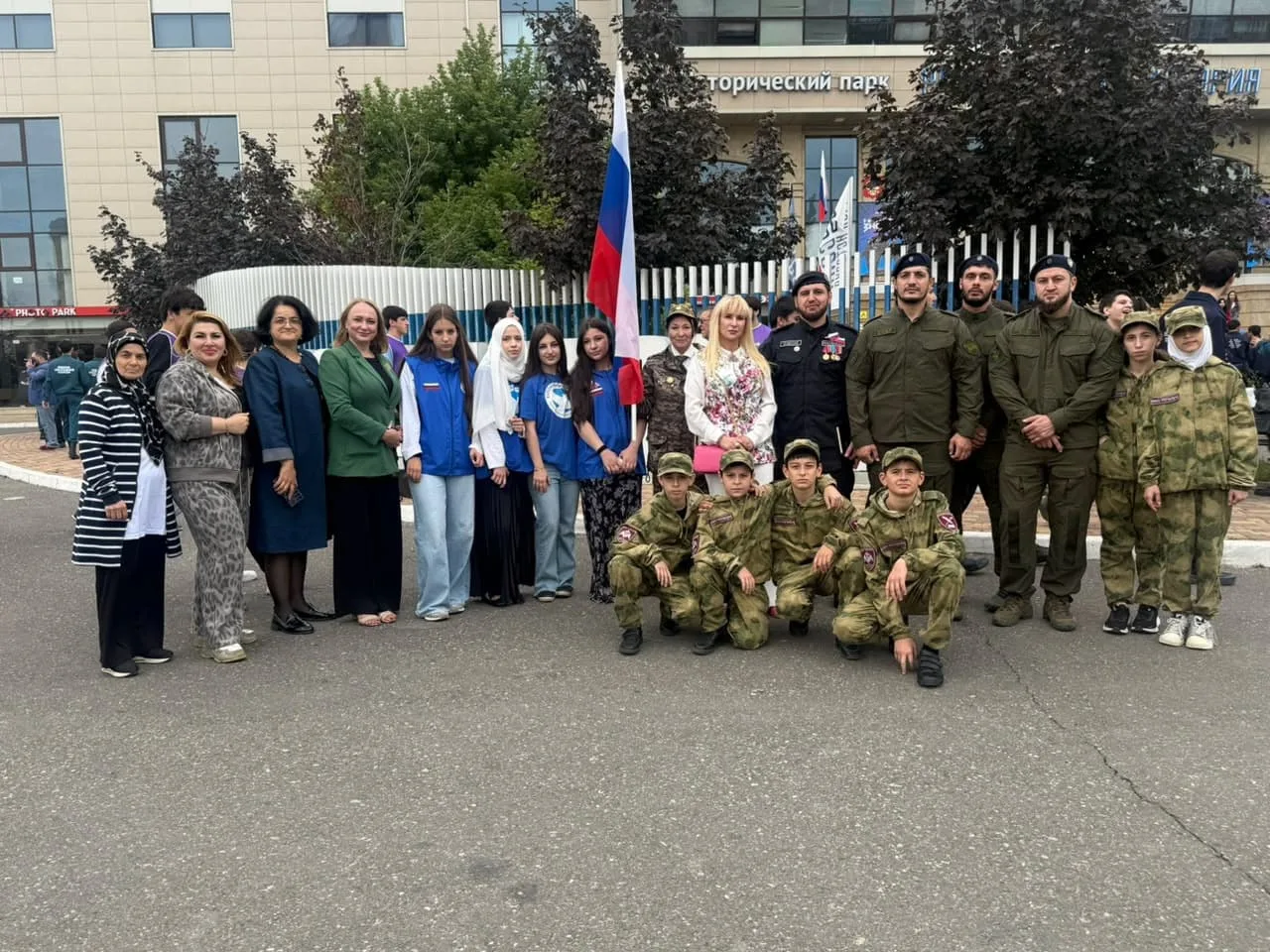 🇷🇺 В Махачкале, на площадке Исторического парка, развернули самый большой в России тр...