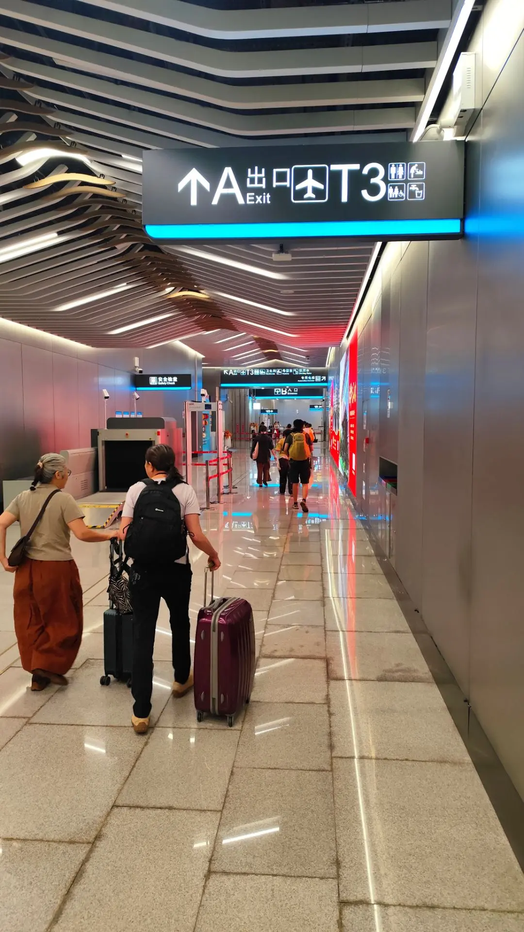 Сегодня встречаю гостей из Москвы в новом, красивейшем терминале Т3 аэропорта Гуанчжоу ...
