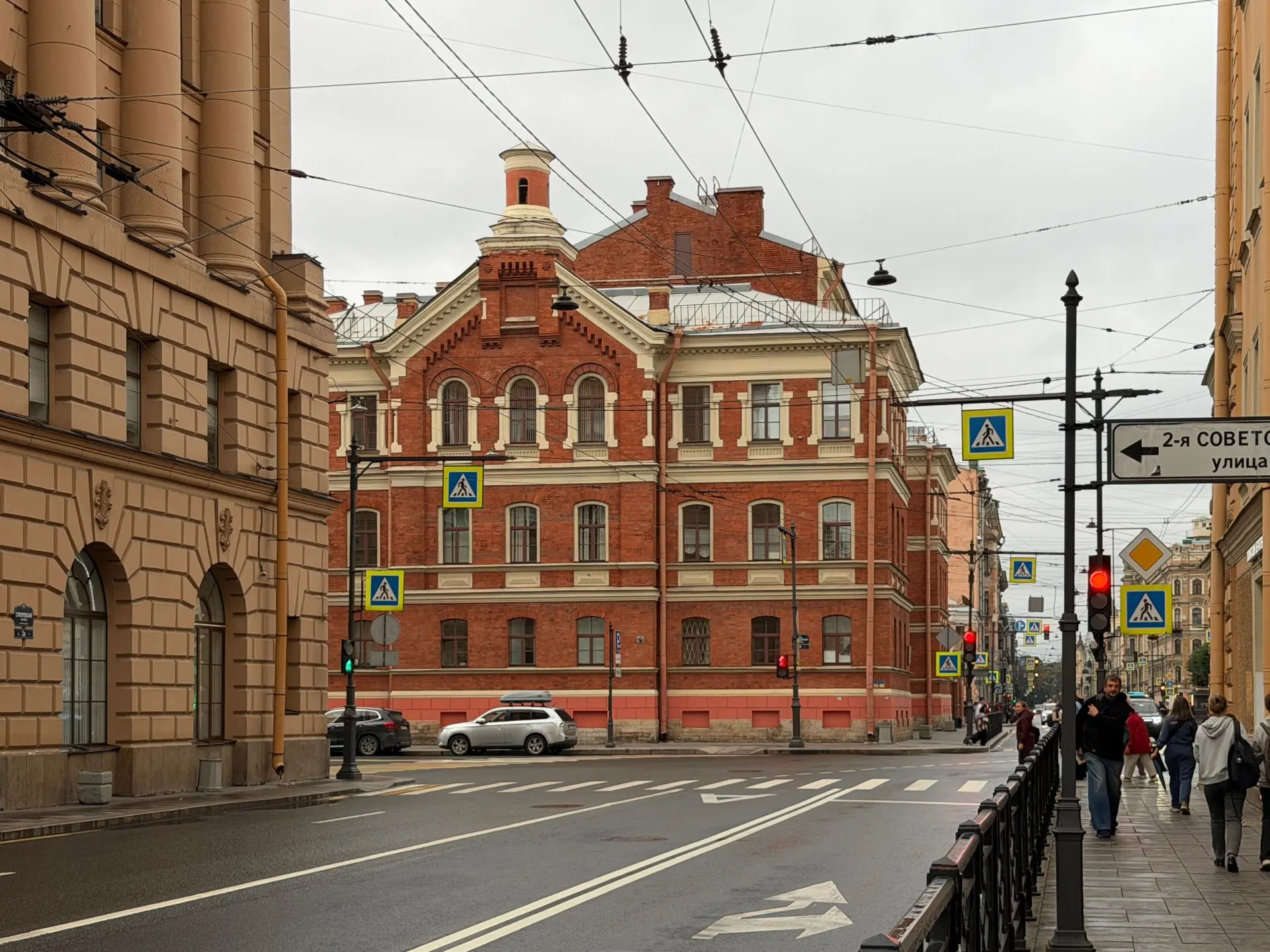Здание по адресу Суворовский проспект, 4 было построено в 1884–1885 годах (архитектор А...