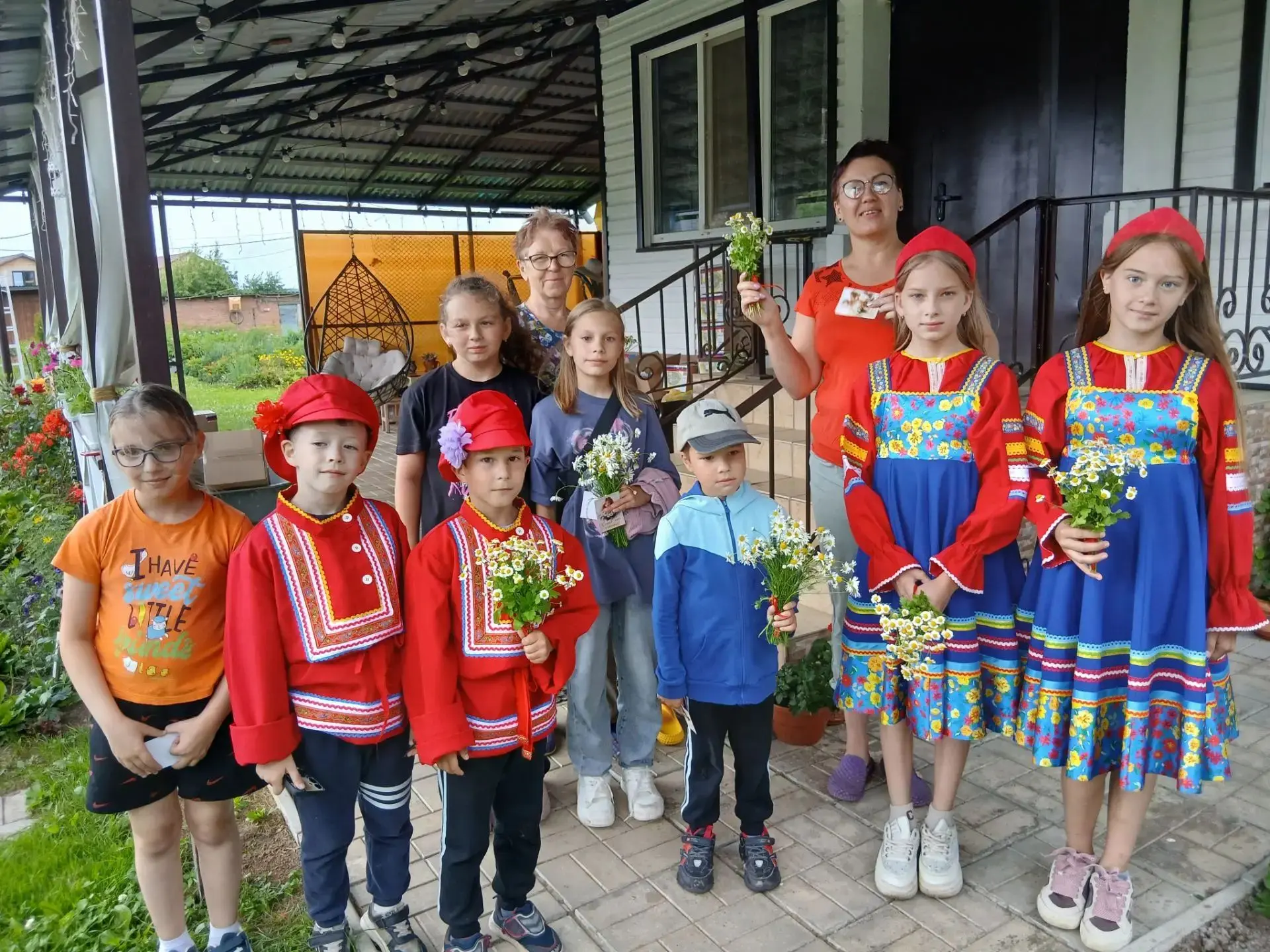 💐В день семьи, любви и верности сотрудники Новоникольского СДК вместе с юными помощник...