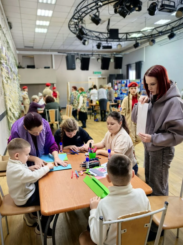 🇷🇺Преподаватели и учащиеся ДШИ подготовили выставку творческих работ обучающихся и пр...