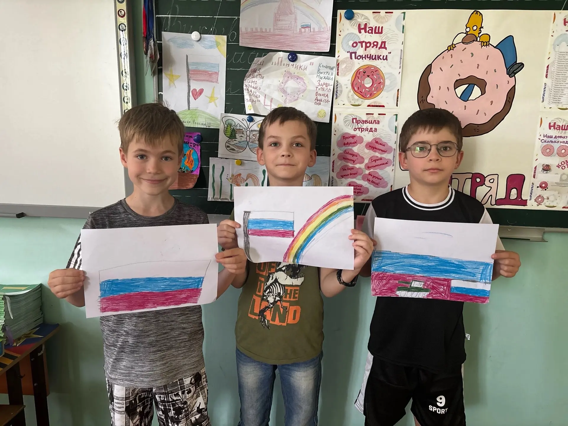 📅 Ещё один день в школьном лагере прошёл насыщенно и познавательно!
Программа дня:
🌅 Утренняя заря