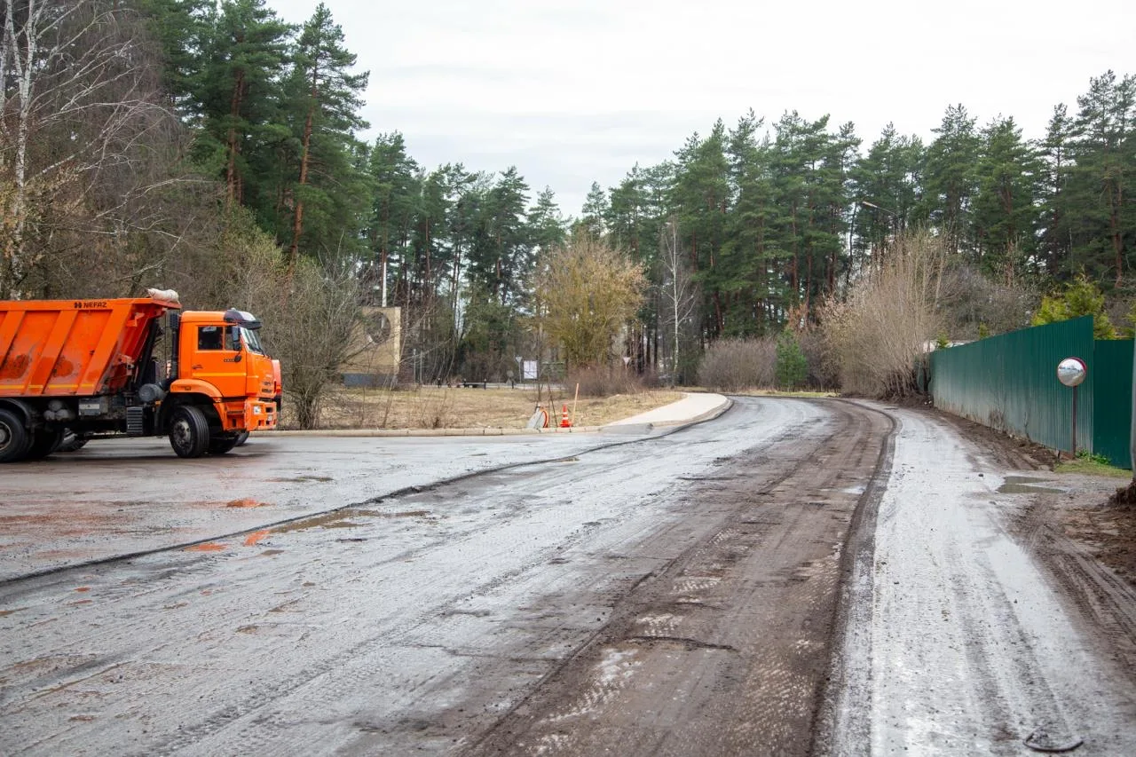 🚧 По просьбам жителей Звёздного городка начали ремонт дороги от КПП-5 до трассы А-103  Вопрос состоя