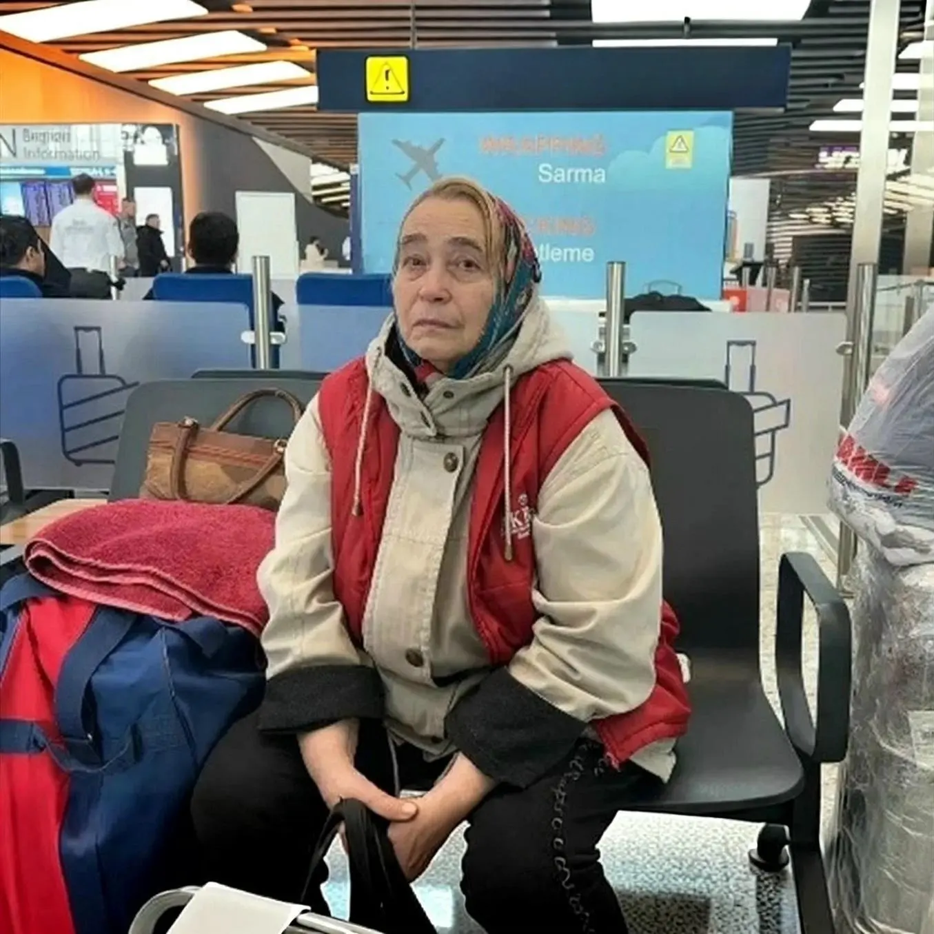 Мария в тот день летала по дому — возвращался муж Арсений из командировки. Она убралась...