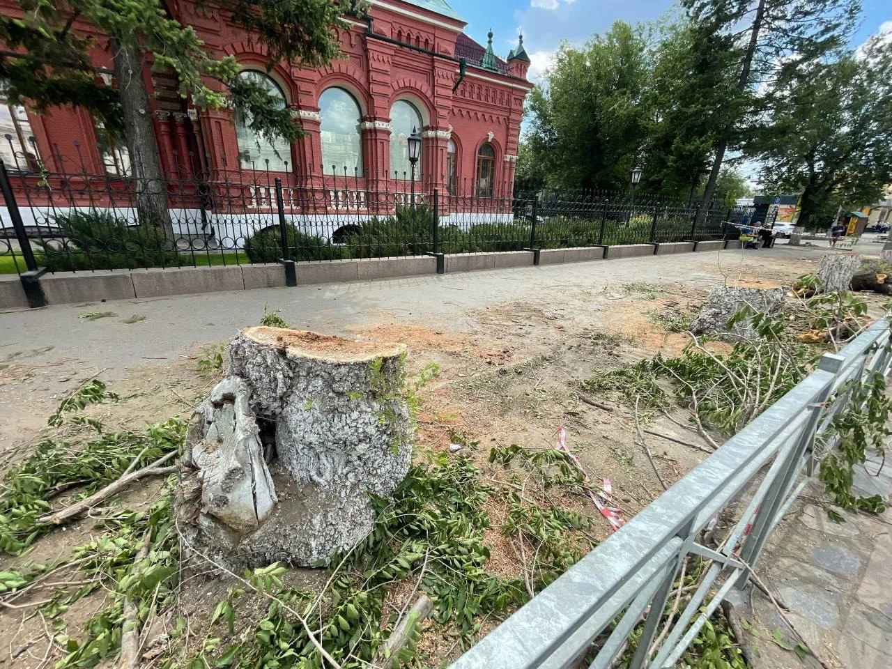 Шлагбаум за 240 тысяч сломали в центре Волгограда