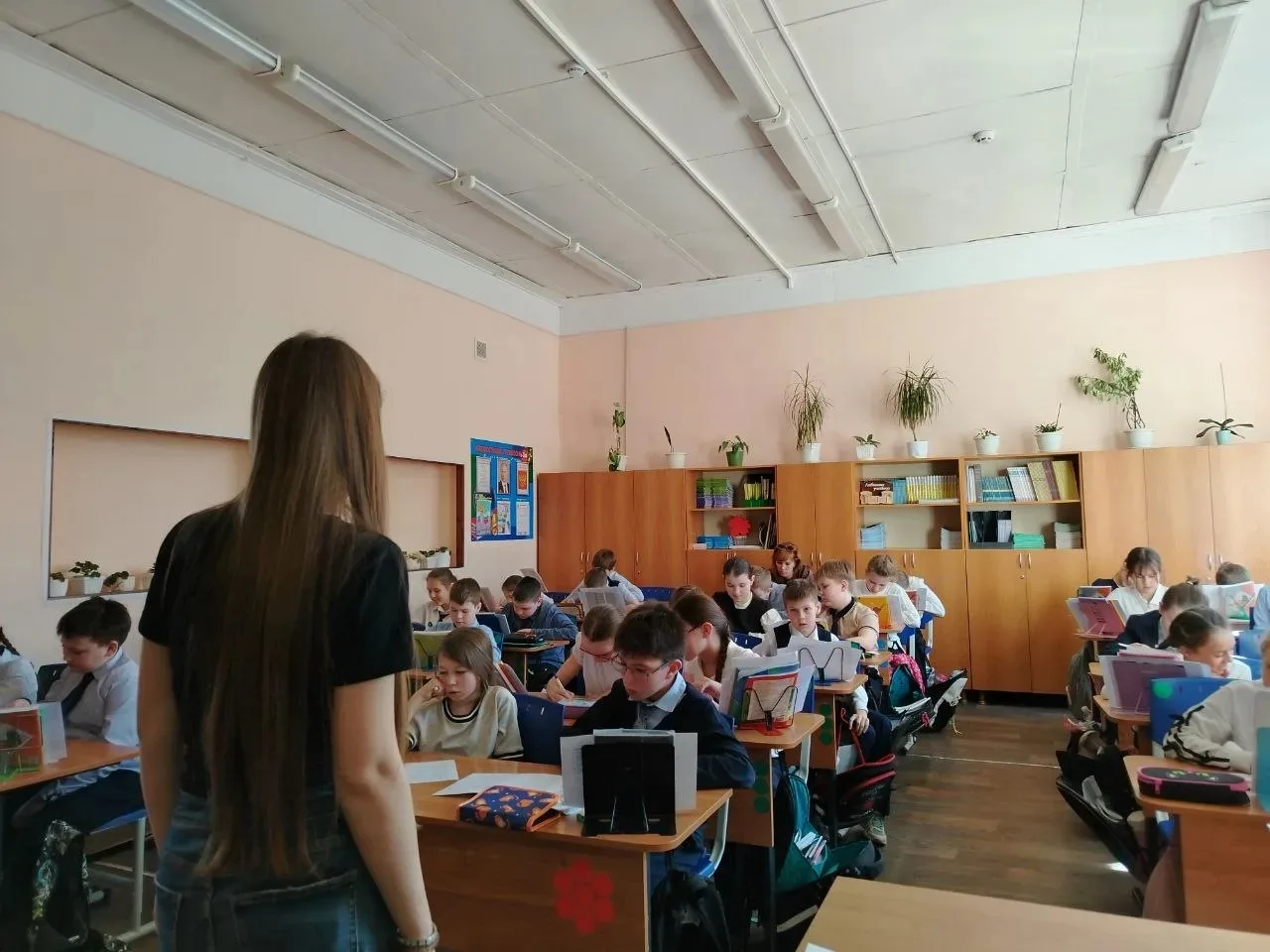 16 апреля в рамках недели Естественно-научного цикла "Знай наших" ученицами 9В класса был проведен у