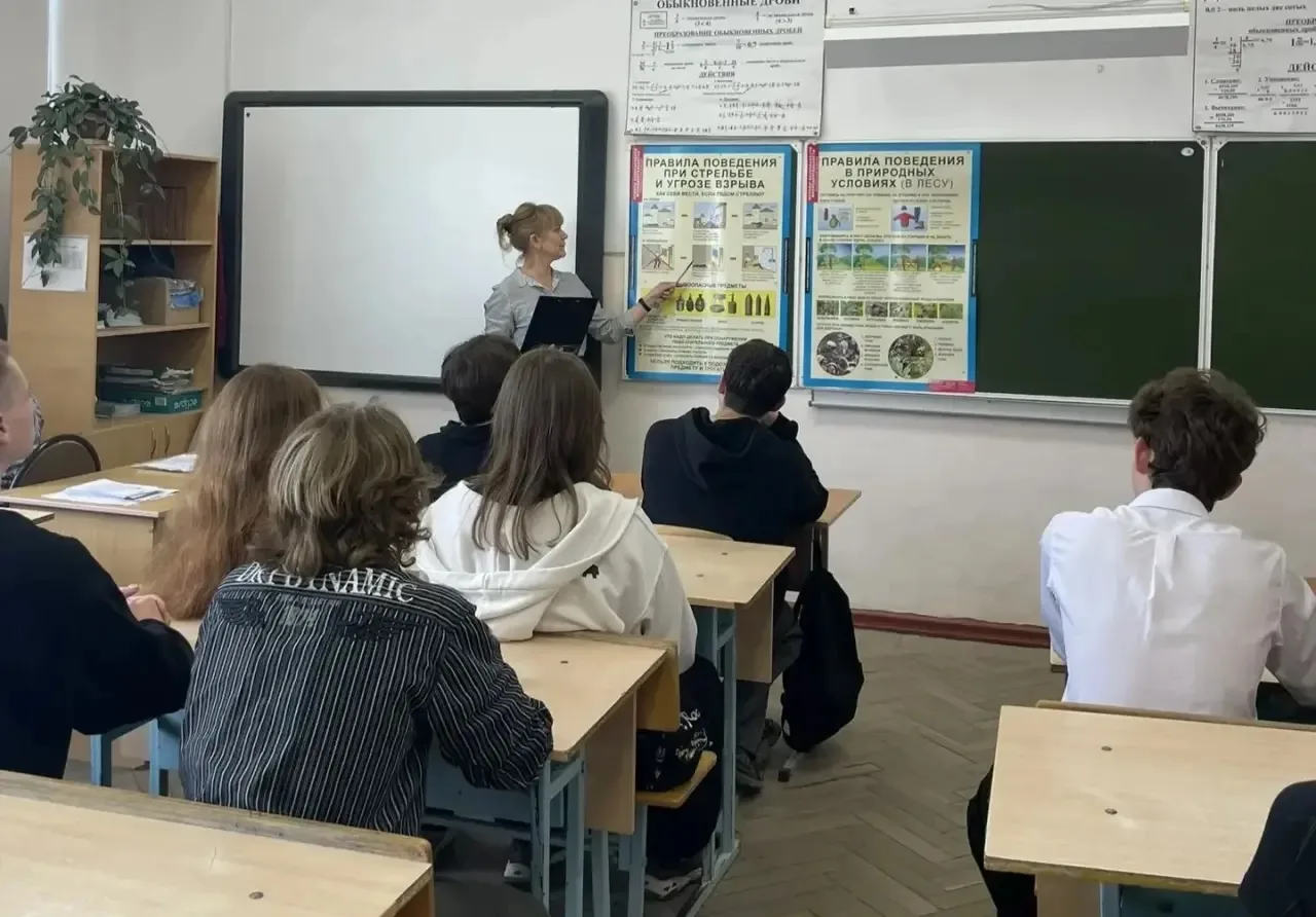 ✅ Безопасные каникулы: как мы готовимся к отдыху!  Сегодня в нашей школе прошли классные часы на тем