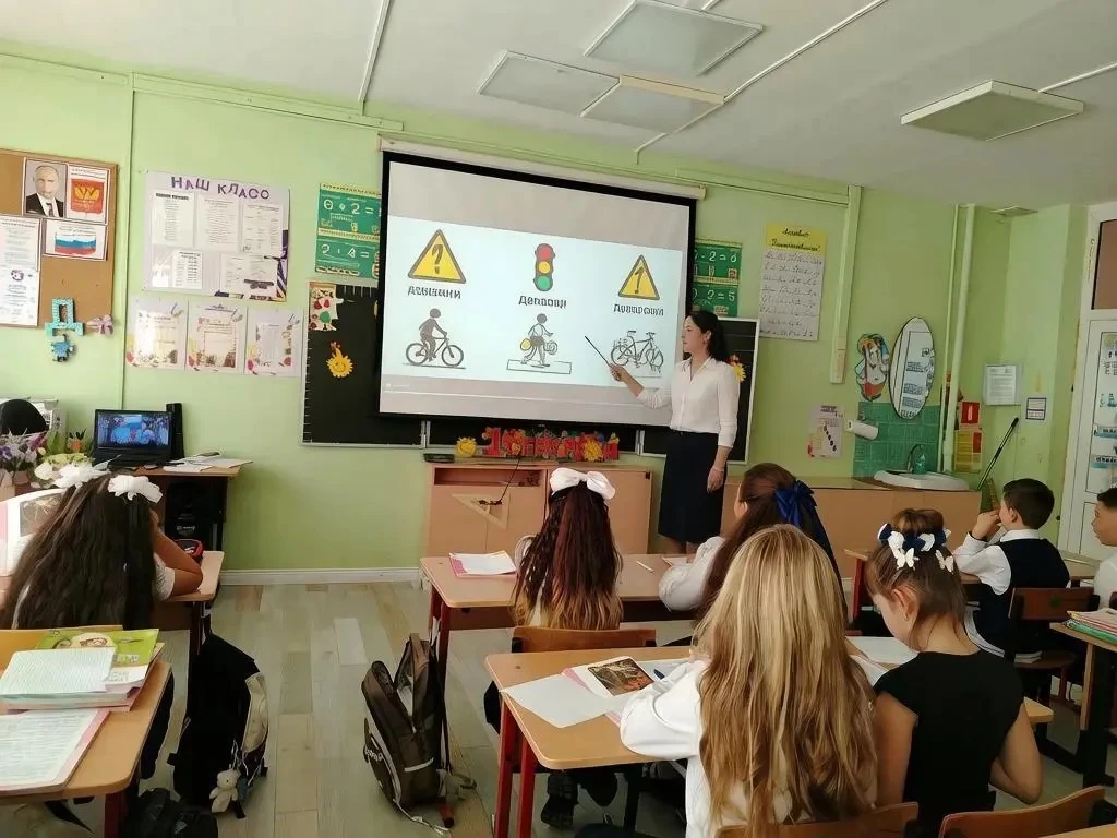 4 сентября в МБОУ «Малинская СОШ» прошли мероприятия, приуроченные ко Дню дорожной безо...