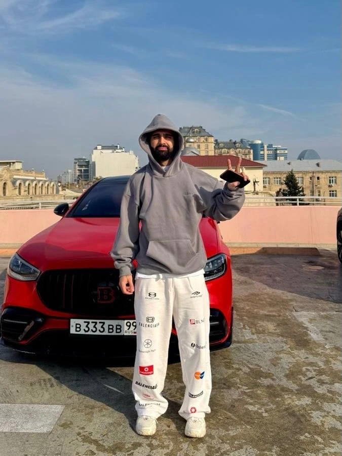Гусейна Гасанова заочно приговорили к 4 годам колонии. 

Суд назначил блогеру наказание в виде четыр