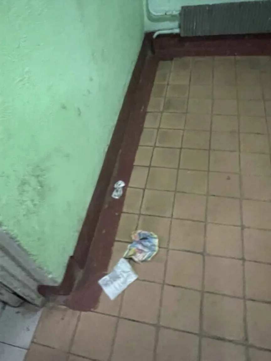🧼 Подъезд требует срочного наведения порядка