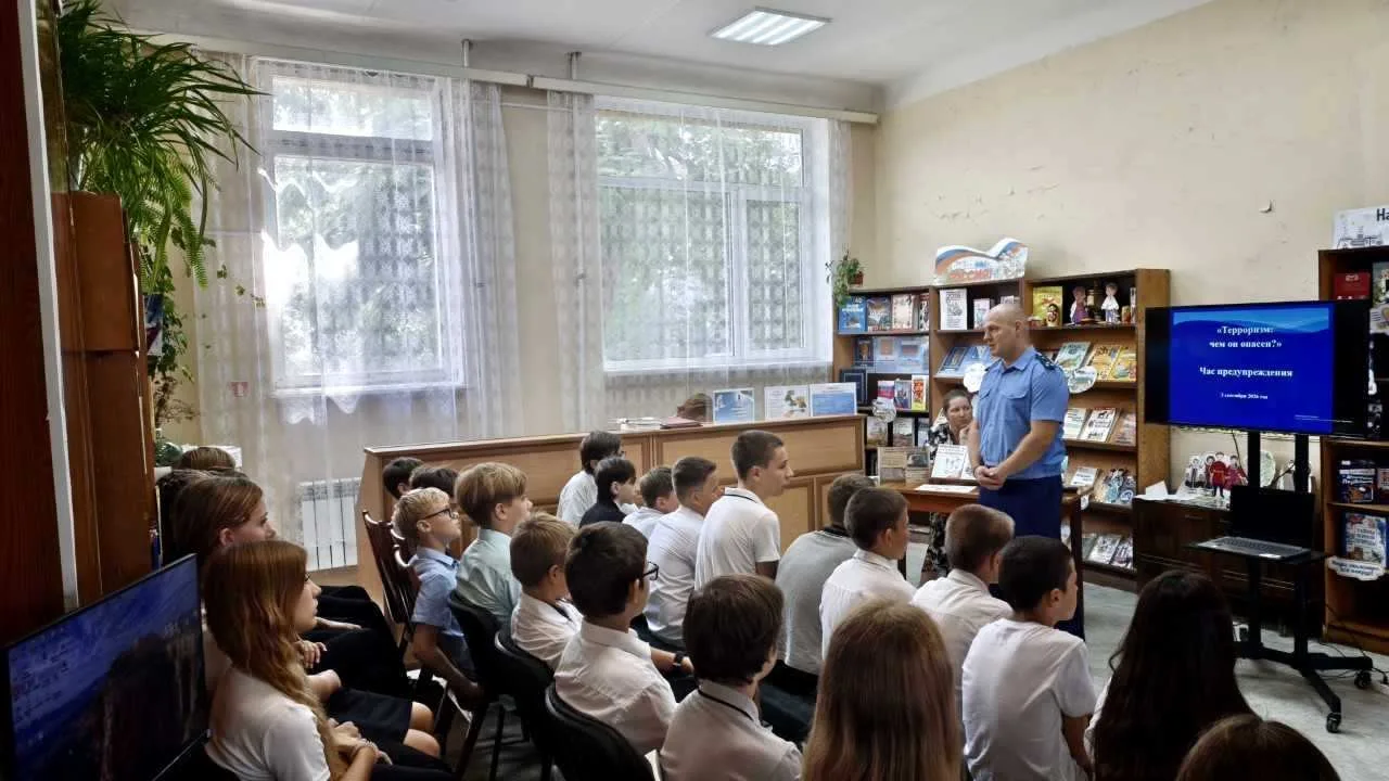 Прокурор Гагаринского района провел лекцию по вопросам профилактики экстремизма и терро...