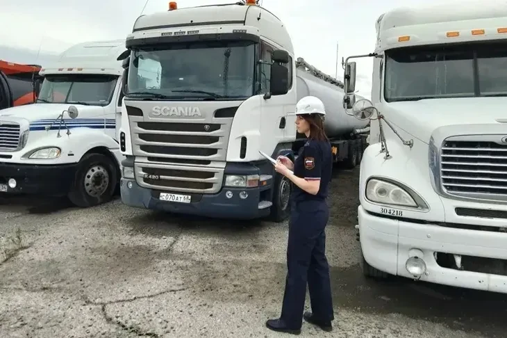 Арестована техника на 13 млн: приставы изъяли тягачи и цистерны с нефтепродуктами