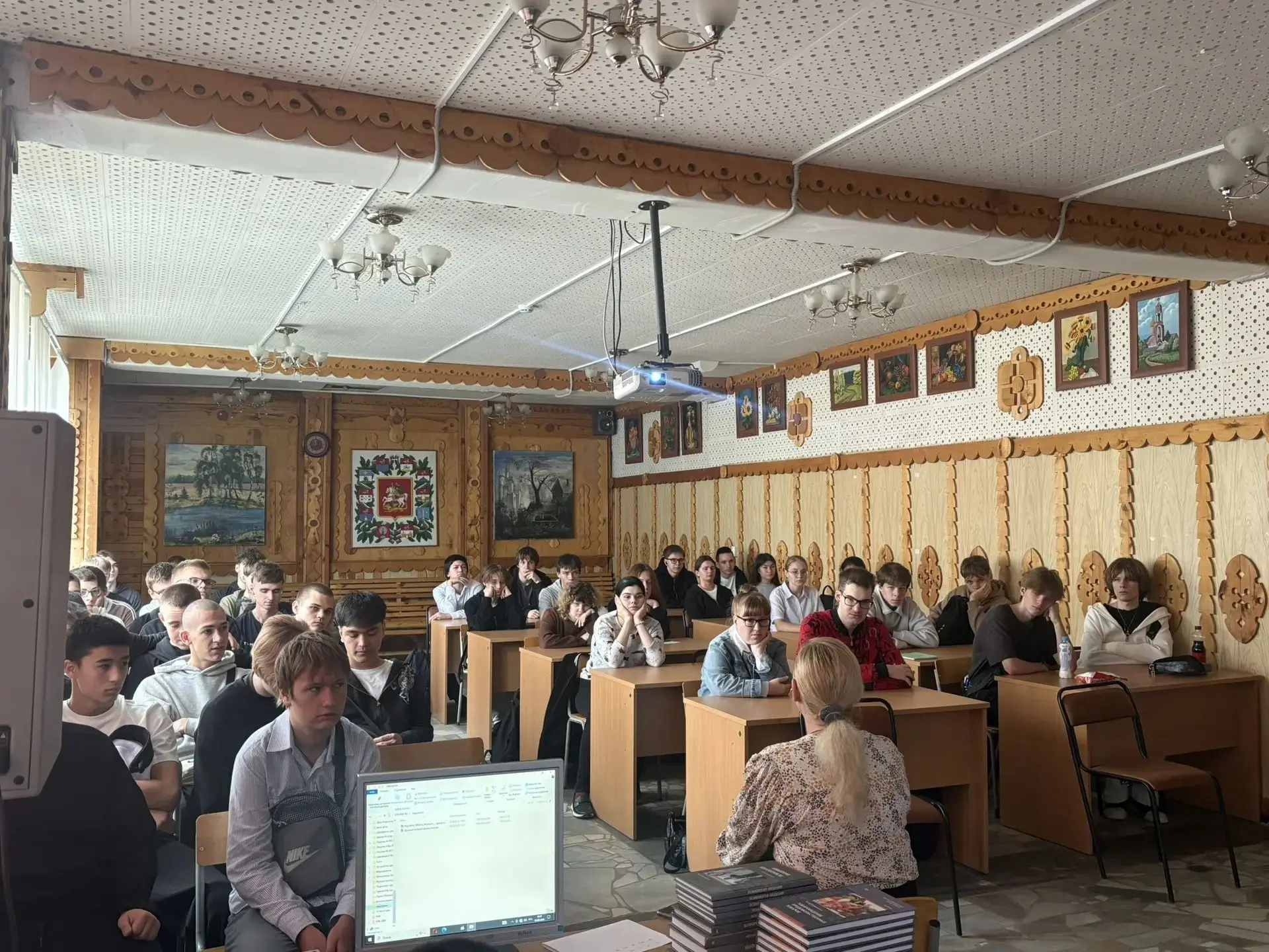 В День солидарности в борьбе с терроризмом в Подольском колледже имени А.В. Никулина со...