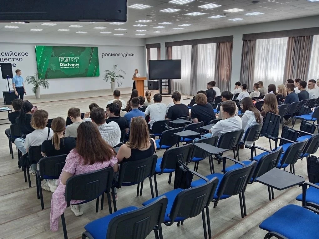 🗓 19 мая для студентов ИЭТИ состоялся профориентационный марафон – «День карьеры»!

Представители в