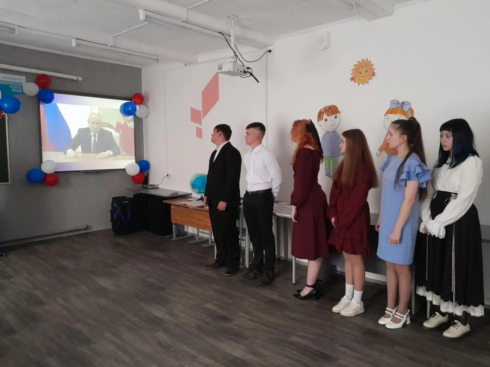 🚀Шаг в будущее, или "прекрасное далёко"

🧑‍🏫Словно по мановению невидимой дирижёрской палочки зам