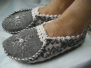 Оригинальные тапочки спицами