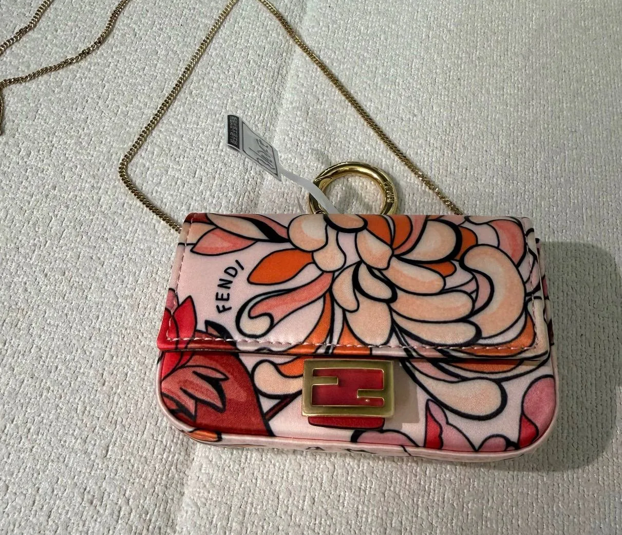 FENDI baguette

11/7/4 см
плечевой ремень 59 см
34000₽
______________

Заботясь о вашей безопасности