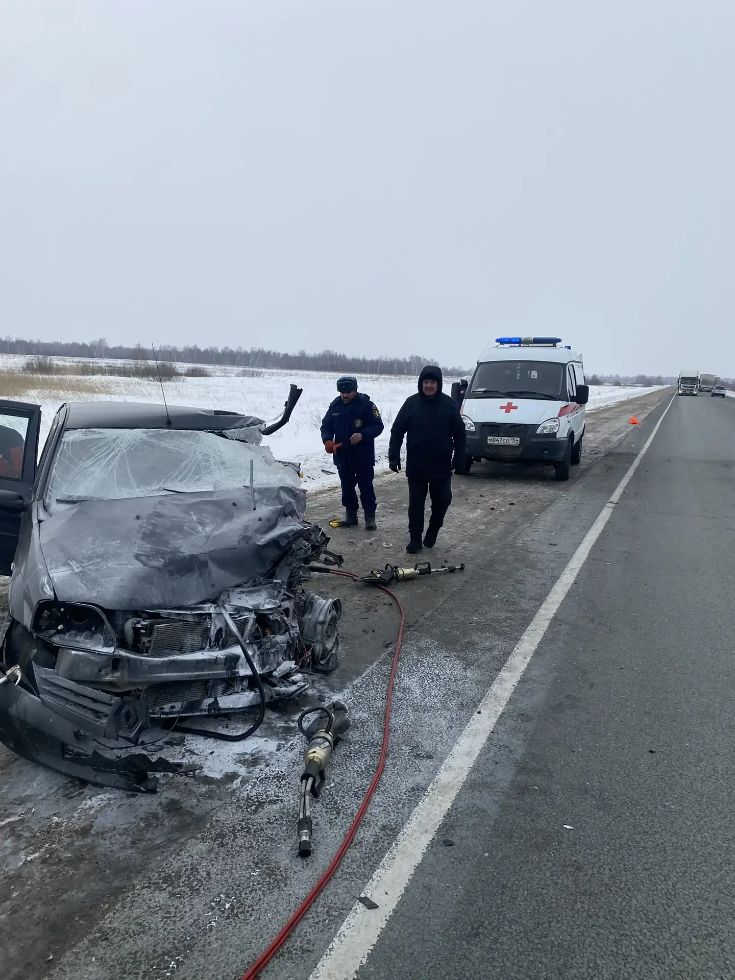 Спасатели деблокировали водителя из смятого автомобиля после ДТП на трассе Р-254  Вчера на 1090-м ки