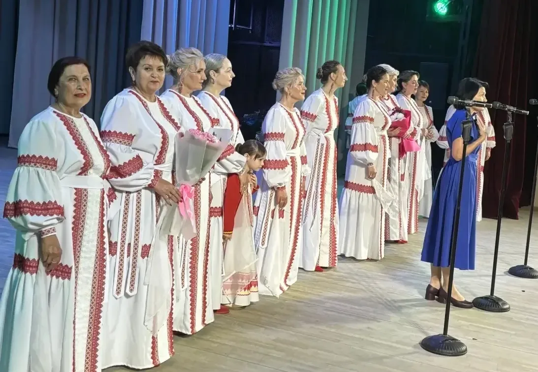 «Цветет черемуха» – так назывался концерт коллектива «Берегиня», прошедший в районном Доме культуры,