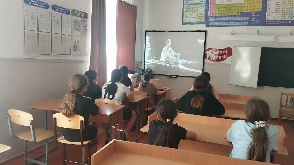 🎬 КИНОПОКАЗ В МКОУСОШ №26 В РАМКАХ ПРОЕКТА «ГЕРОИ ВОИНЫ — ГЕРОИ СПОРТА» 🏅🇷🇺