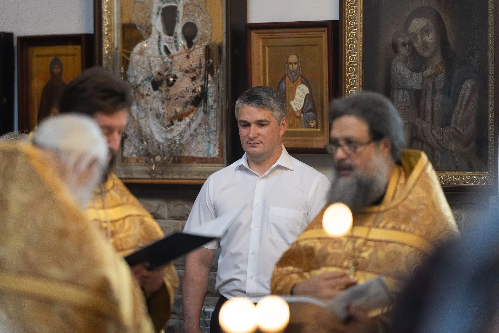 🥼В Крыму прошел традиционный чин освящения халатов медработников
 
11 июня Православная церковь буд