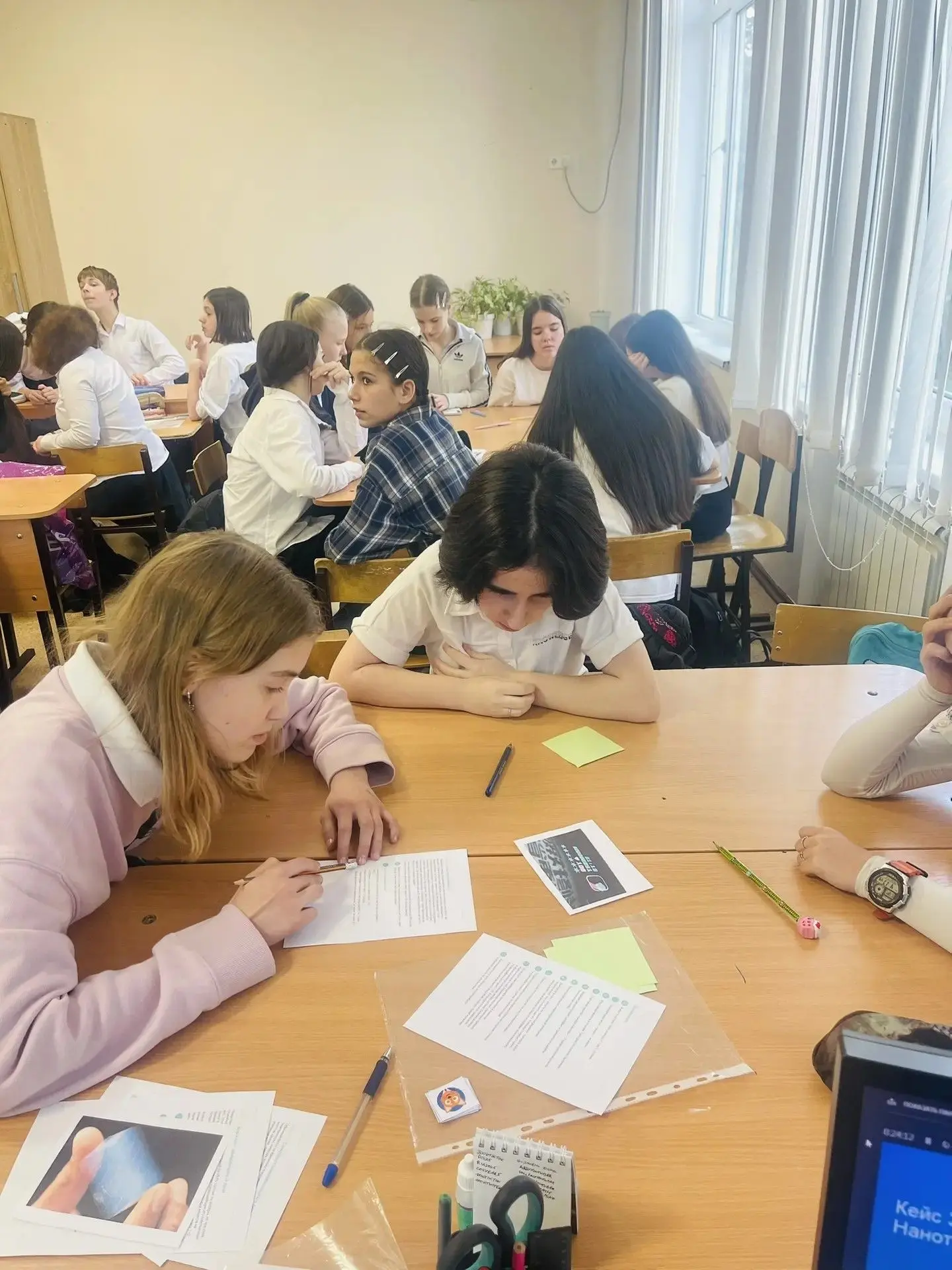 Неделя Высоких Технологий: "Технокот в мешке" в 8-Б классе!  В рамках захватывающей Недели Высоких Т
