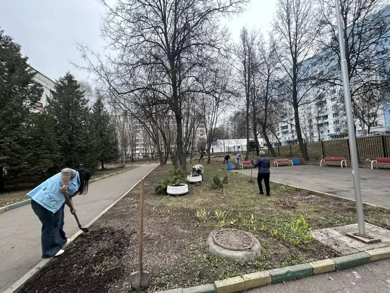 Школа — наш второй дом 🌿  С 1 по 28 апреля в Москве проходит традиционный месячник по благоустройств