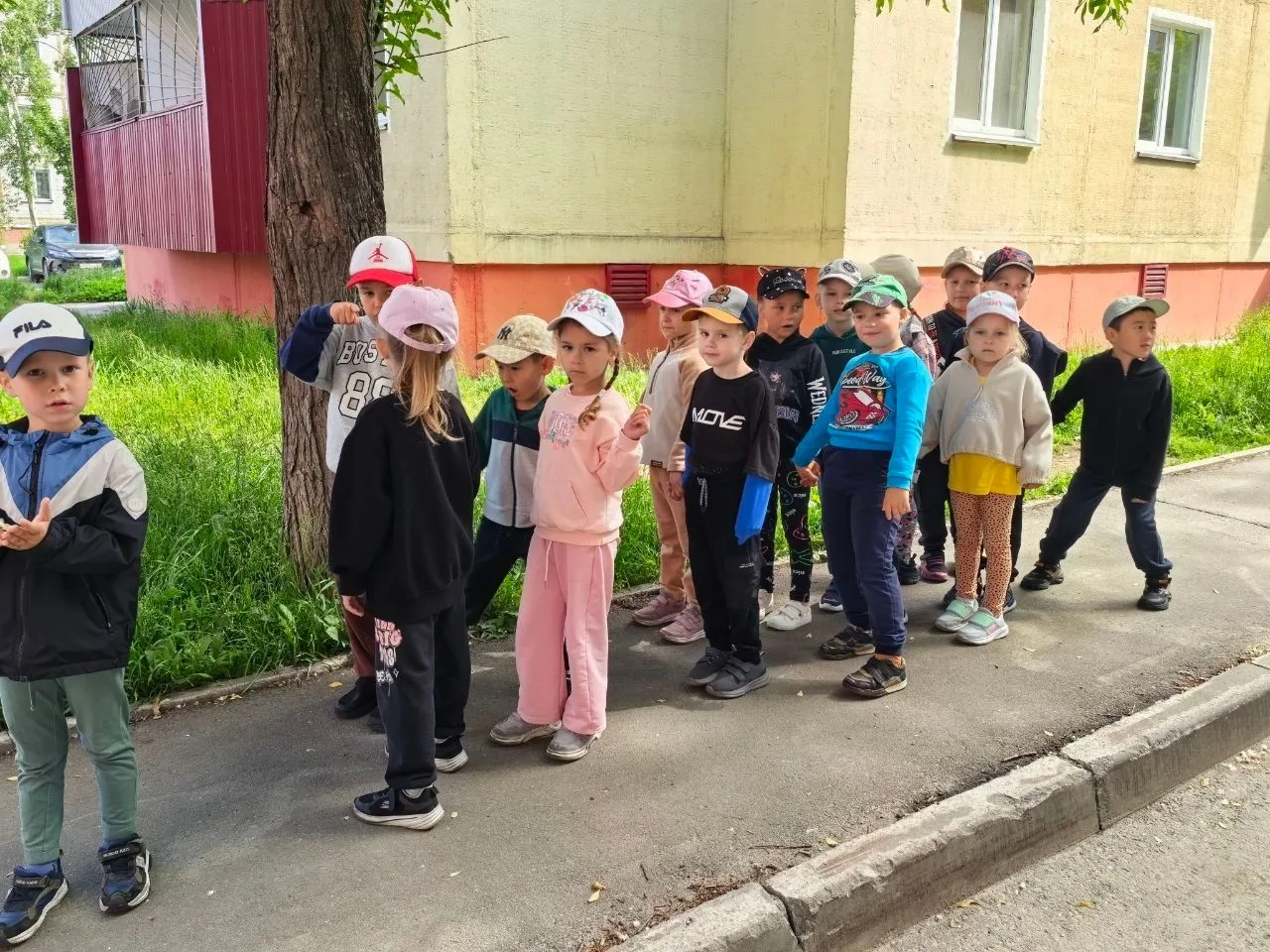 «Одуванчики» в гостях у книжных друзей! 📕📗📘Ребята из группы «Одуванчики» отправились...