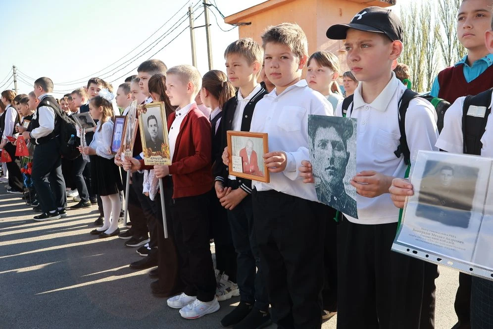 Торжественная линейка ко Дню Победы в нашей школе