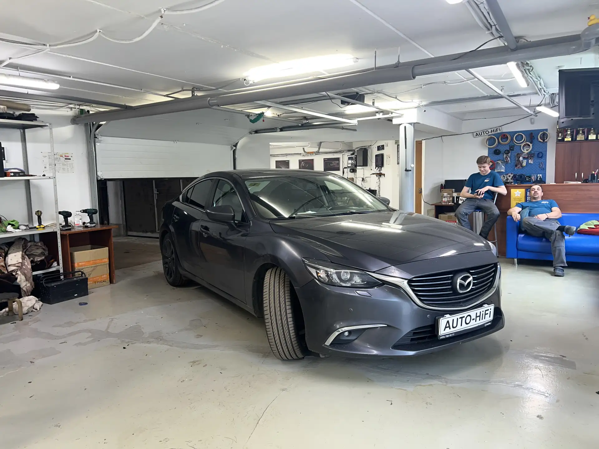 Компонентные двадцаточки Axton ATC200S отлично встали на фронт в штатные места Mazda 6 ...