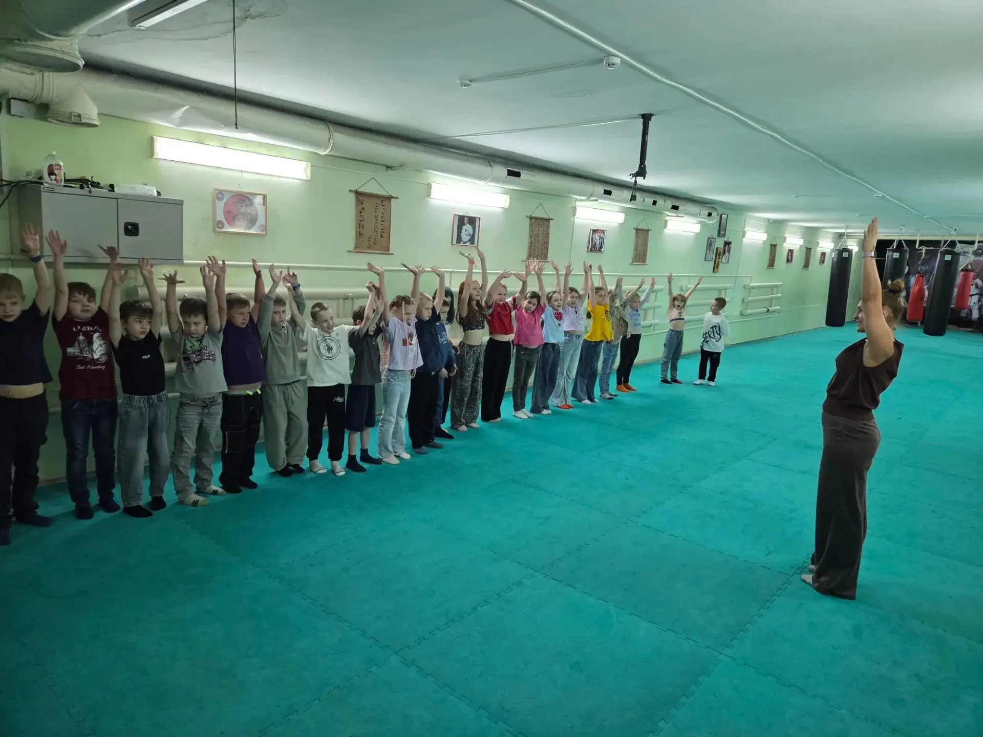 День олимпийцев в лагере «Новая волна» 🏅

Утро началось с бодрой зарядки, которая помогла ребятам з