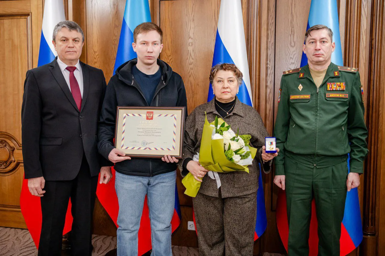 Сегодня к нам из Костромской области прибыли мама и брат защитника Отечества подполковника Михаила Л