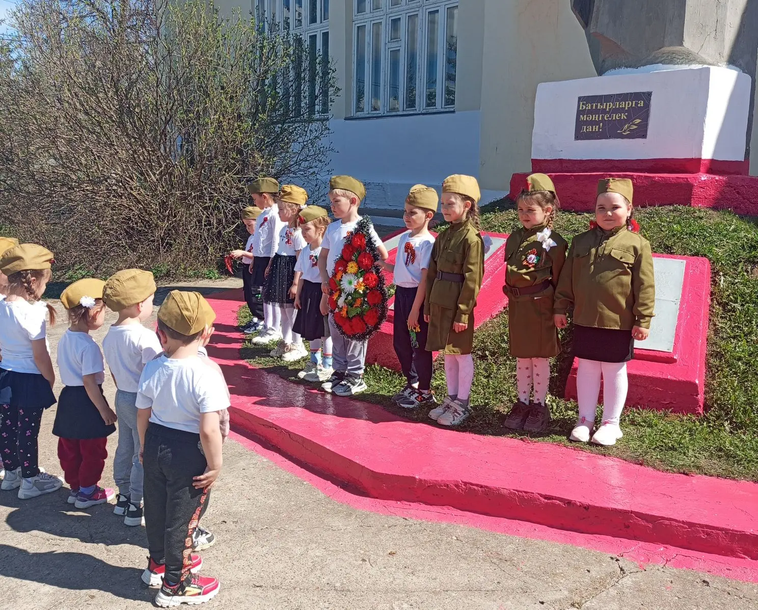 Шатлыклы да, сагышлы да җиңү көне якынлаша. Казанбаш балалар бакчасы коллективы һәм бал...