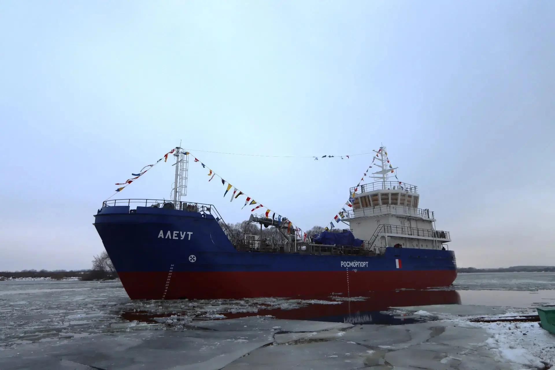 🚤Третье экологическое судно проекта RST38 – сборщик льяльных вод «Алеут» – спущен на воду. Судно сег