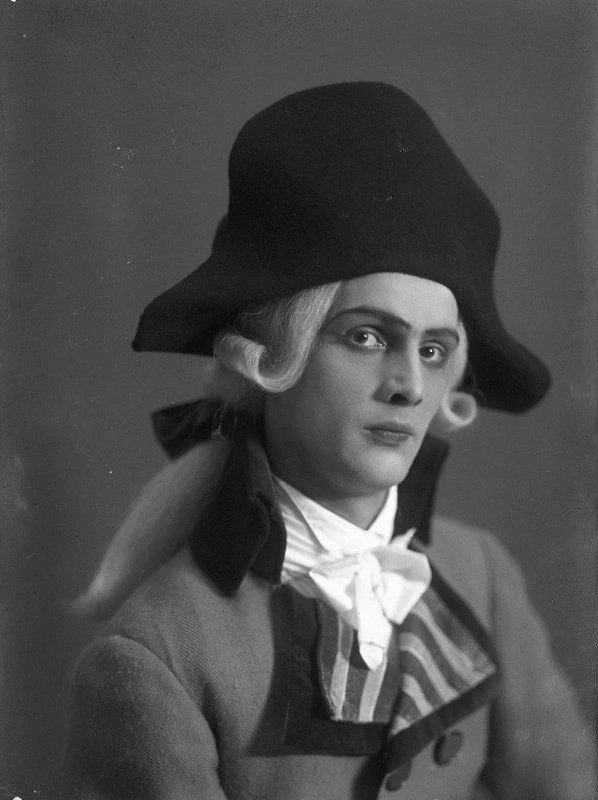 📅 Павел Массальский (1904 – 1979) поступил на службу в МХАТ в свой день рождения, 4 се...