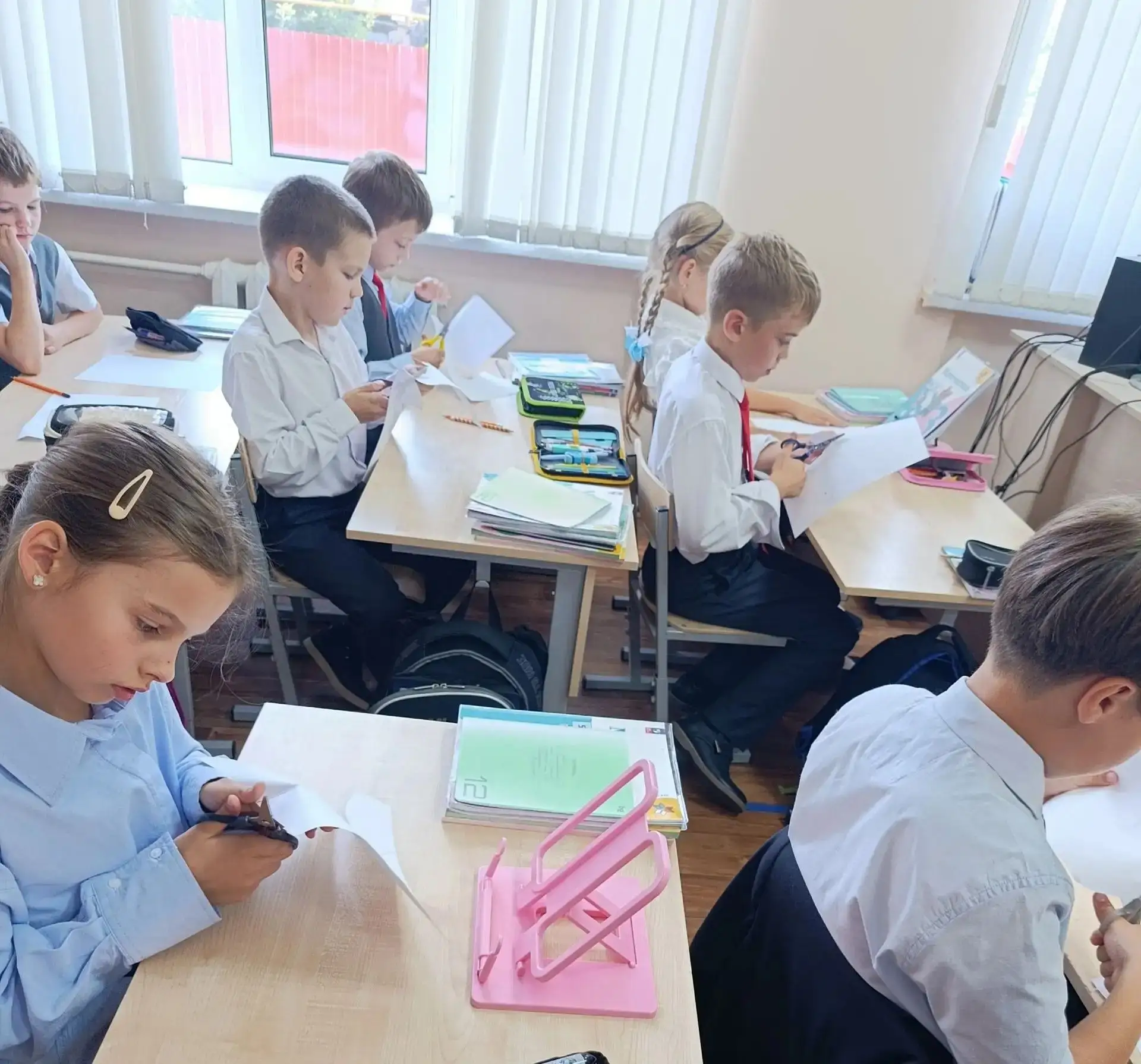 🕯️3 сентября в гимназии прошли часы памяти, посвящённые Дню солидарности в борьбе с те...