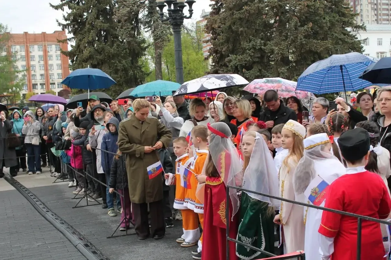 🎶 В Ступино на сцене перед Дворцом культуры прошел праздничный концерт в честь 81-й годовщины Победы