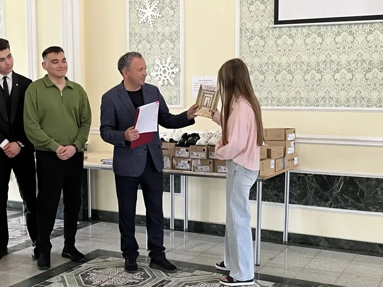 Вместе с Молодежной общественной палатой при Госсобрании РБ поздравили семьи с детьми в...